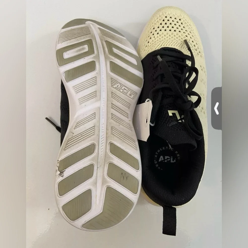 APL Women's TechLoom Pro Vanilla / Black / White‎ Running Shoe Light Sz 8 Mint